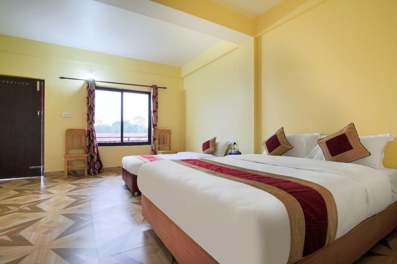 Vision Safari Pvt Ltd Hotell Sauraha Exteriör bild
